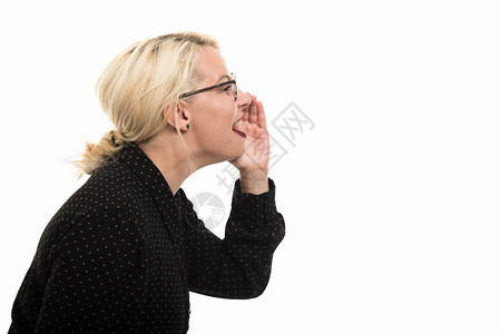 身戴眼镜的金发年轻女教师的侧边视线在白色背景与复制版广告区隔图片