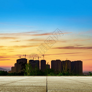 大理石平台前的建筑工地轮图片