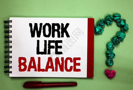 显示工作生活平衡的书写笔记商务照片展示工作或家庭与休闲之间的时间划分青瓷色背景红边记事本字母图片
