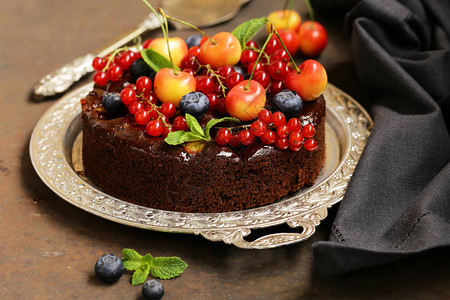 巧克力派蛋糕配浆果甜点图片