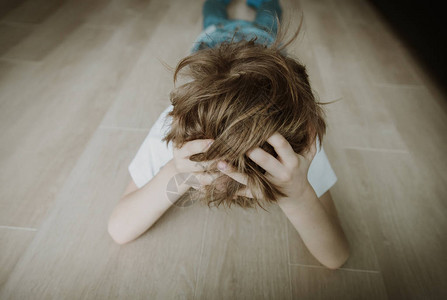 儿童悲伤压力和抑郁精神图片
