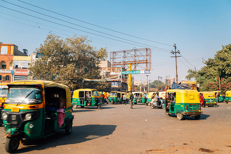 AgraFort火车站的Rickshawtuk图片