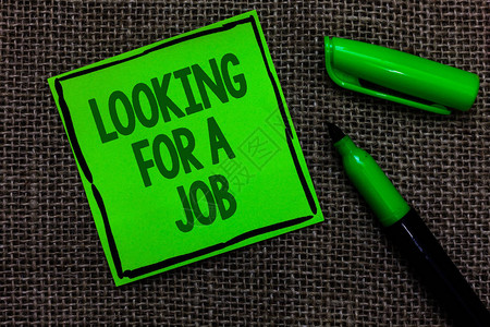 展示失业者求职人力资源的商业照片黑色内衬绿色便条图片