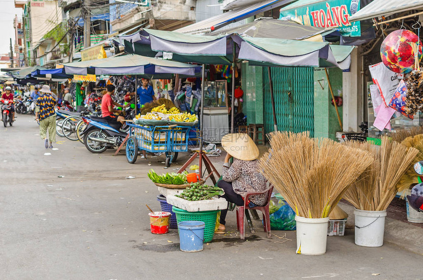在湄公河三角洲一个河流与陆地混合城镇典型越南市场Cai图片