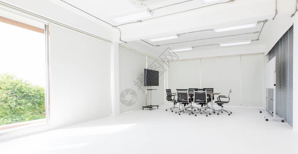 白色和宽白办公室的会议桌和椅子小组图片