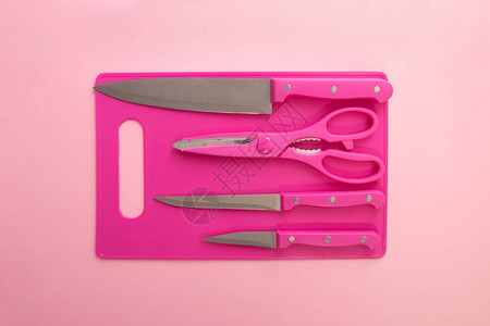 粉红厨房板和粉色纸盒图片