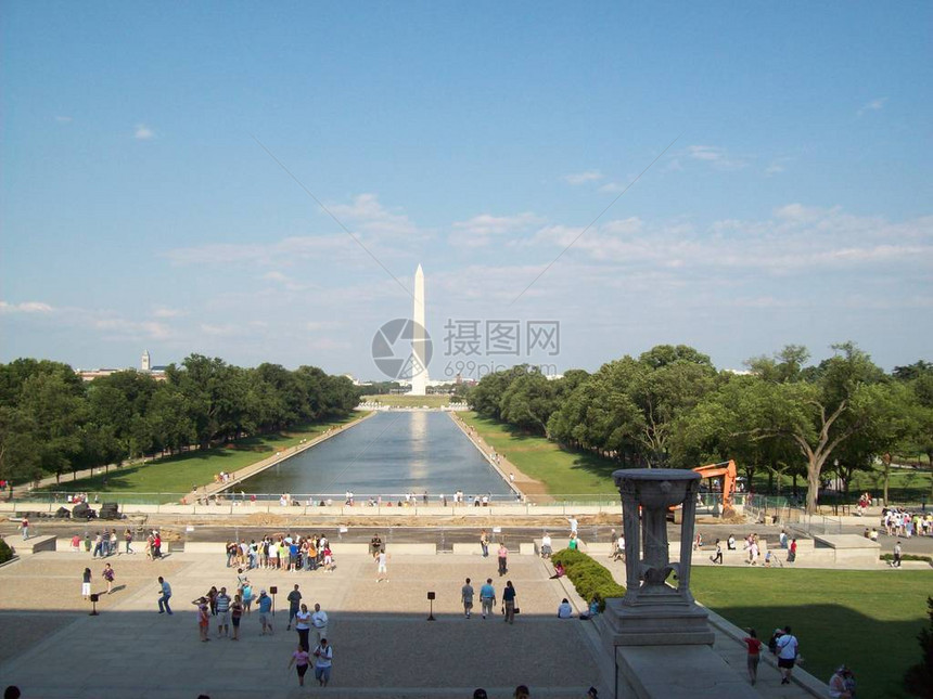 在华盛顿纪念碑的华图片