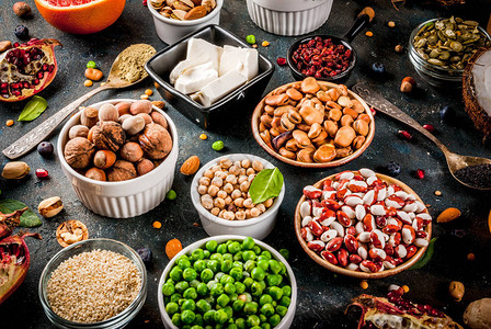 一套有机健康饮食品超级食品豆类豆类坚果种子绿色水果和蔬菜深蓝色图片