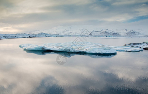 冰岛的Jokulsarlon冰川湖图片