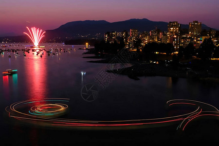 温哥华的烟花不列颠哥伦比亚省温哥华市中心的灯节图片