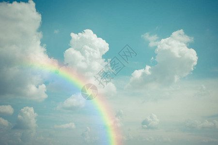 自然天空的云景彩虹图片