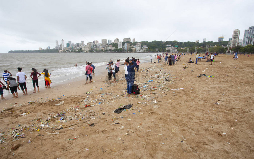 孟买的肮脏海滩图片