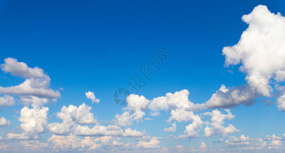 云彩和蓝天背景图片