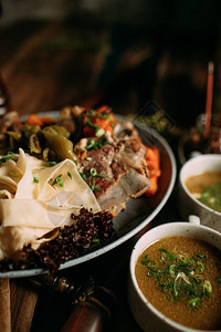 蒙古传统餐桌图片