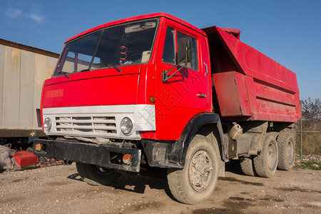老俄罗斯红色卡车图片