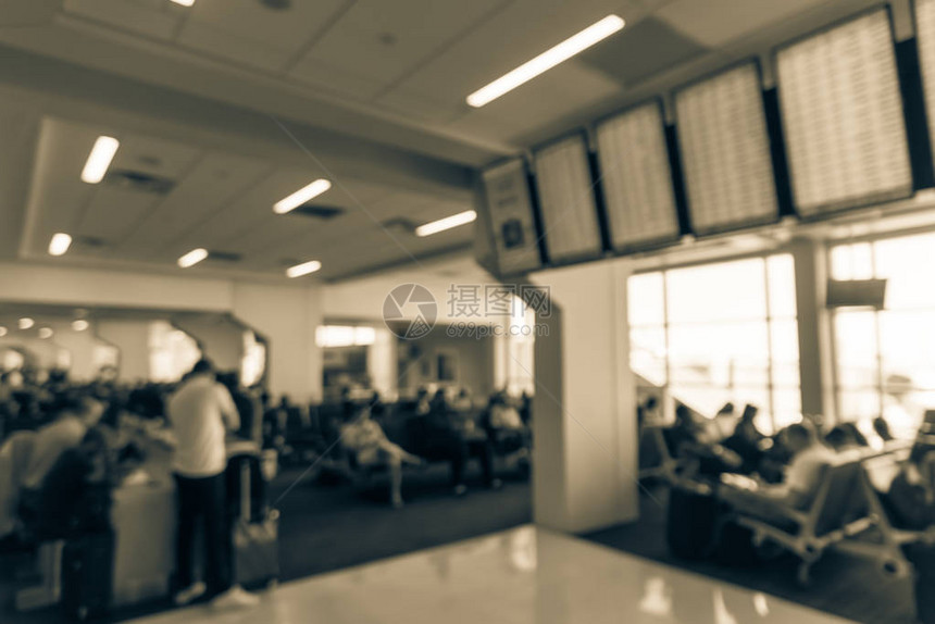 老式色调模糊了机场候机楼等候区的乘客图片