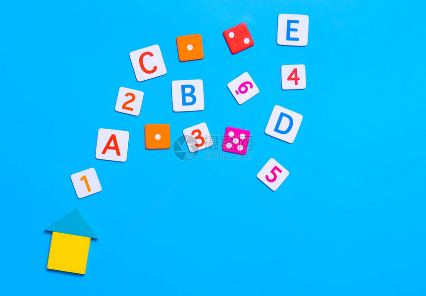 家庭学校教育概念玩具字母和图片