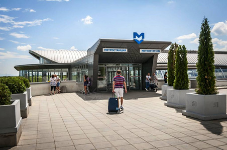 Sofia机场地铁站主要入口外部图片