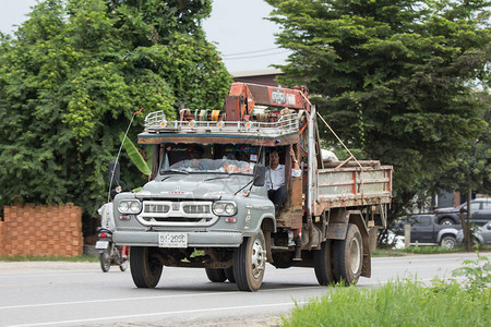 二等兵Isuzu运货卡车图片