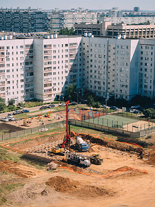 城市新高层建筑的现场施工图片