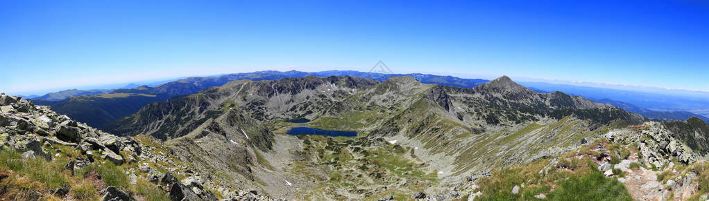 喀尔巴阡山脉与岩石山峰和冰川图片