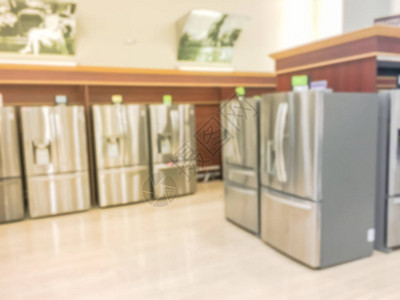 带制冰机的全新法式对开门冰箱的广泛选择美国德克萨斯州欧文市的一排不锈钢冰箱运动模糊零背景图片