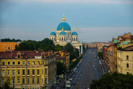 俄罗斯圣彼得堡屋顶和圣三一伊兹梅罗沃大教图片
