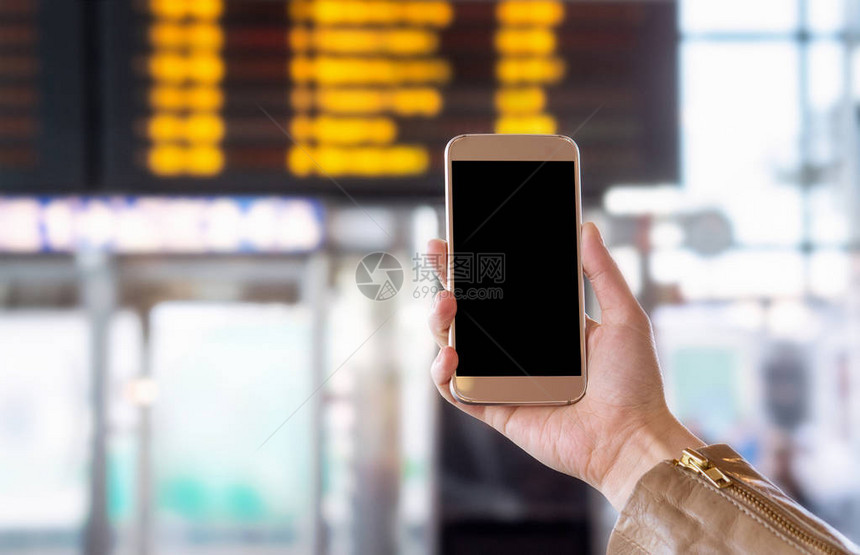 在公共汽车火车地铁地铁或地铁站或机场有黑屏的智能手机通用公共交通枢纽手持机图片