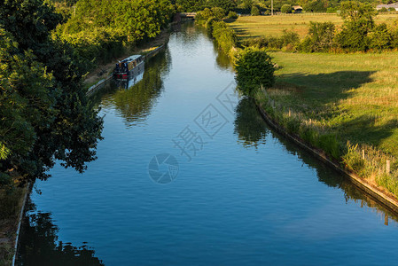 在北安普顿附近有河流的英国图片