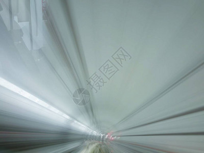 火车隧道中的运动图片