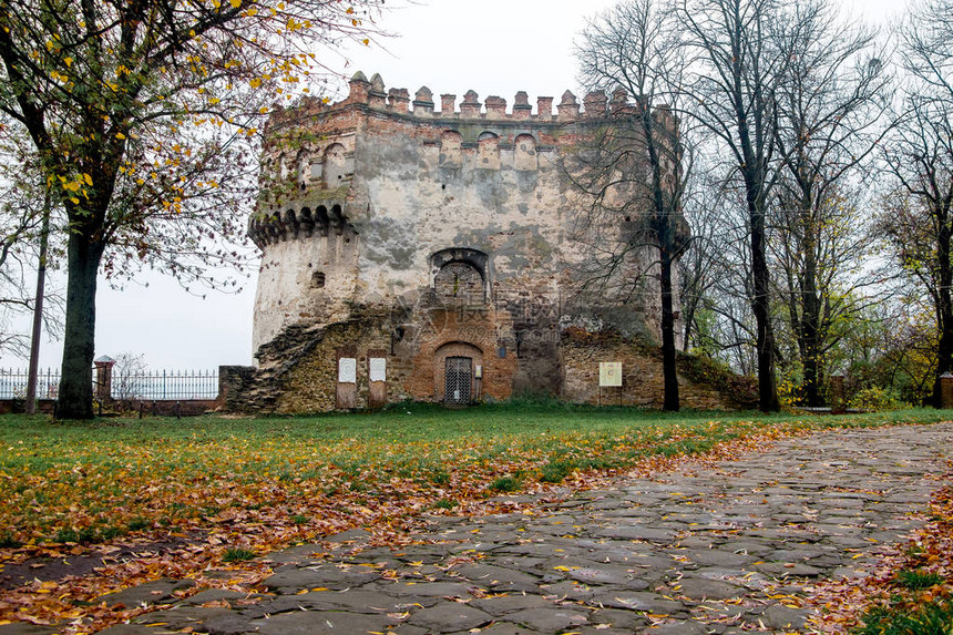 塔楼乌克兰奥斯特罗格古堡垒的遗图片
