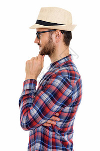 年轻人穿着眼镜和戴帽子思考的概貌观图片