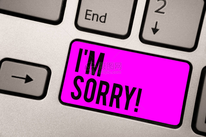 显示对不起的文字符号概念照片请求原谅你无意伤害的人键盘紫色键意图创建计算机图片