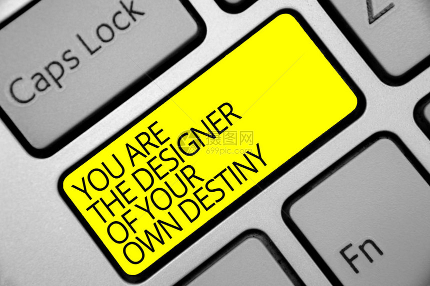 显示你是自己命运的设计师的文字符号概念照片拥抱生活做出改变键盘黄色键意图创建计算机图片
