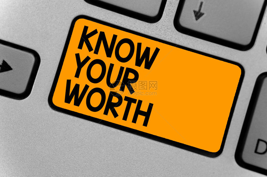 文字书写文本知道你的价值了解个人价值的商业概念应得的收入工资福利键盘橙色键意图创建计算机图片