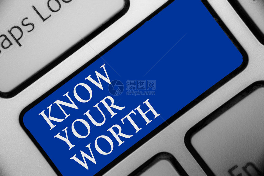显示知道你的价值的文字符号概念照片注意个人价值应得的收入工资福利键盘蓝键意图创建计算机图片