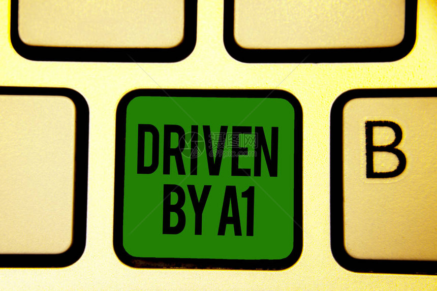 由A1驱动的文字书写文本移动或由社会顶级驱动程序控制的业务概念键盘绿色键意图创建计算机图片