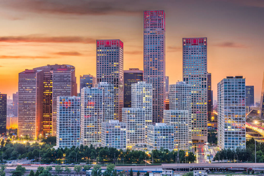 北京现代金融区黄昏的城市景观图片