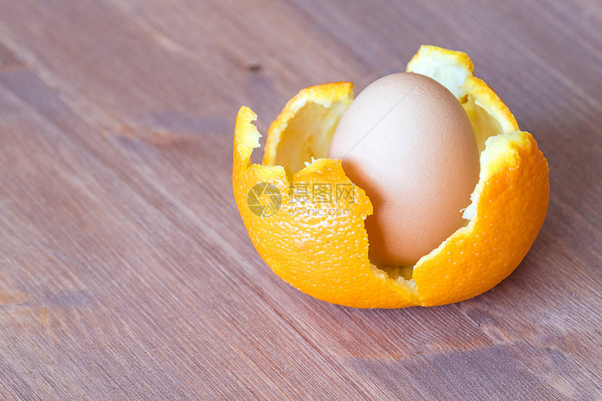 橙色皮肤橙色皮肤和心脏的鸡蛋以图片