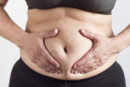 一个女人的肚子超重图片