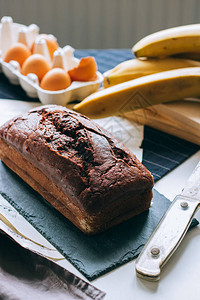 巧克力香蕉面包早饭图片