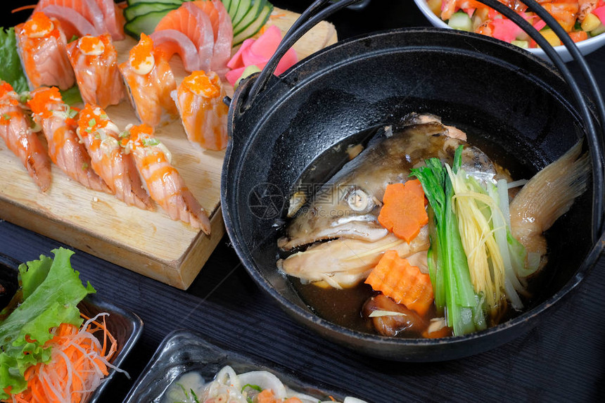 甜酱日本料理三文鱼头图片