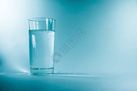 蓝色水杯图片