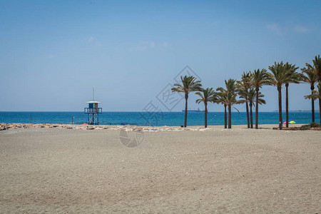 西班牙南部阳光明媚的夏日海滩图片