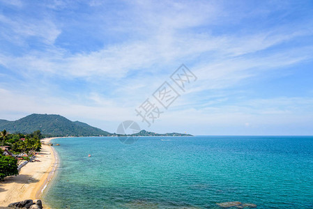 泰国素叻他尼省苏梅岛夏日天空下图片