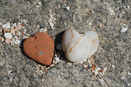 两块石头心形的两块石头图片