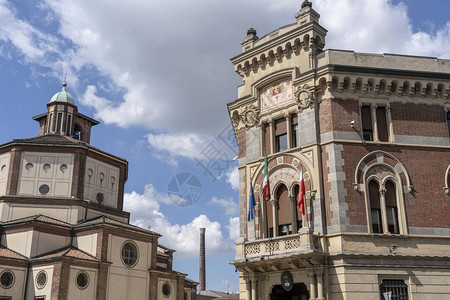 被称为PalazzoMalinverni的历史建筑图片