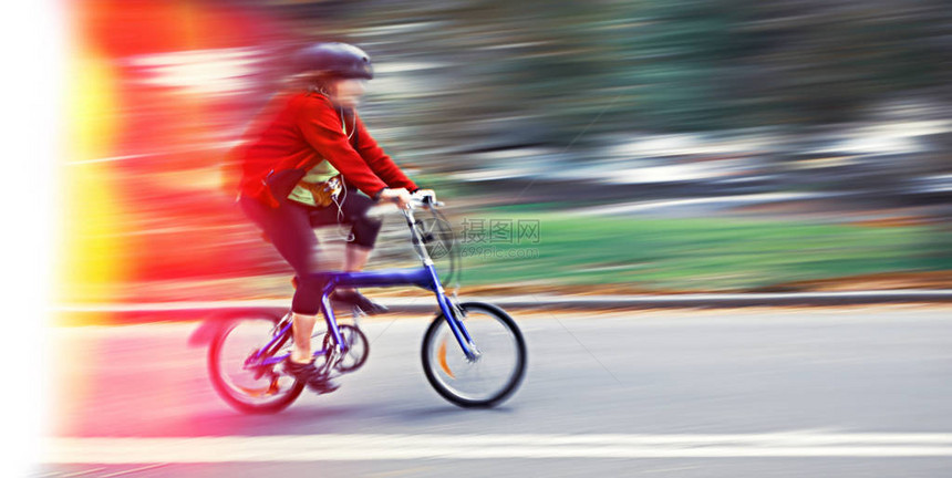 运动模糊背景的骑自行车者的软焦点图像Name图片