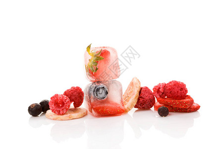 冷冻干草莓覆盆子黑醋栗蓝莓和香蕉图片