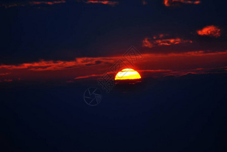 海上落日背景图片